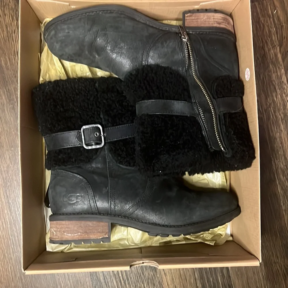 UGG- Blayne II water resistant boots round toe - Picture 6 of 8